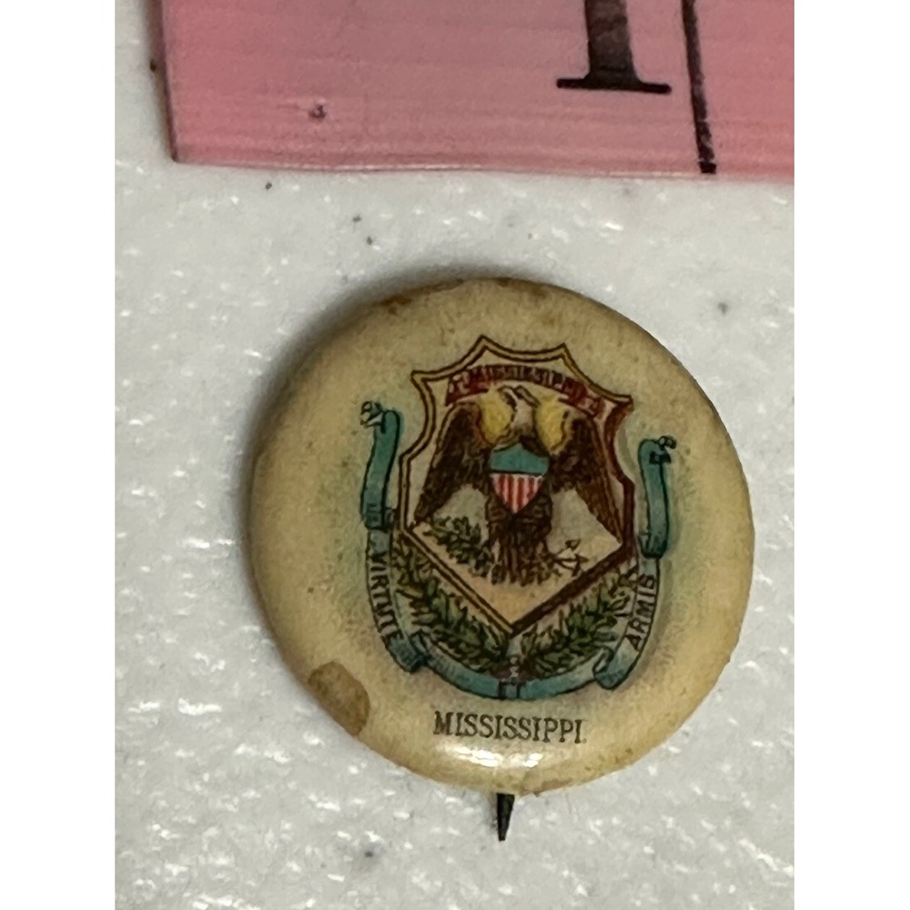 Mississippi State Seal Sweet Caporal Cigarettes Whitehead & Hoag Pinback